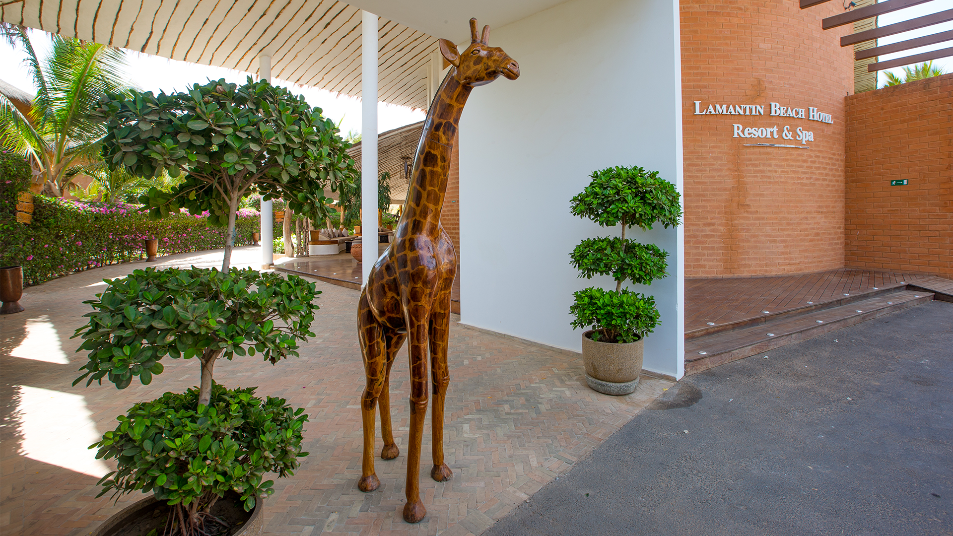 Hotel Senegal Saly Lamantin Beach Resort Spa Giraffe